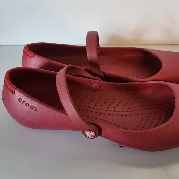 The Crocs Women's Alice Mary Jane Ballet Flats Shoes in red size 8 are a stylish - Picture 2 of 6